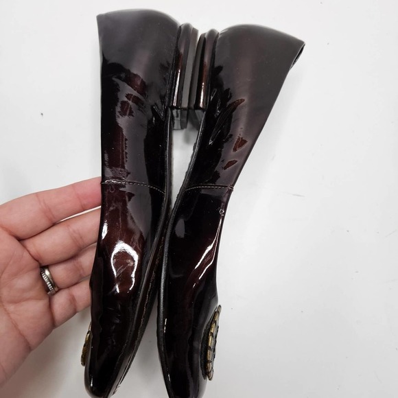 Jack Rogers Patent Leather Emblem Flats 7 Dark Brown Medallion - Picture 8 of 9